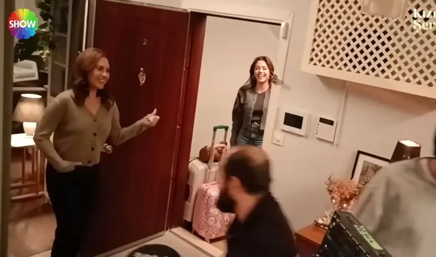 Kızılcık Şerbeti'nden yeni eğlenceli kamera arkası görüntüleri yayınlandı