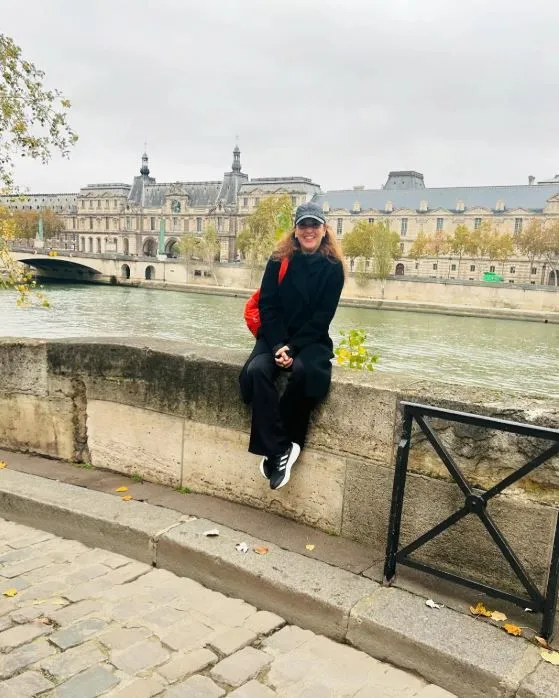 'Kızılcık Şerbeti'nin 'Kıvılcım'ı Evrim Alasya'dan Paris pozları