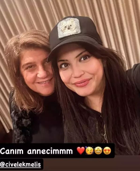 Kızılcık Şerbeti'nin Nilay'ı Feyza Civelek annesiyle pozunu paylaştı