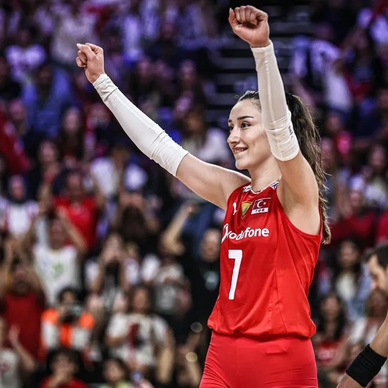 Hande Baladın ve Trevor Clevenot arasında aşk iddiası!