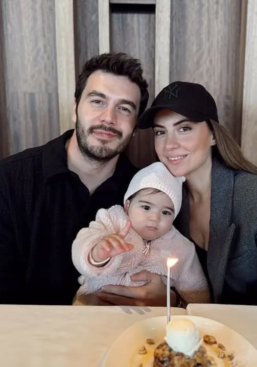 Aytaç Şaşmaz'dan aile pozu! Cemre Baysel de o karede yer aldı
