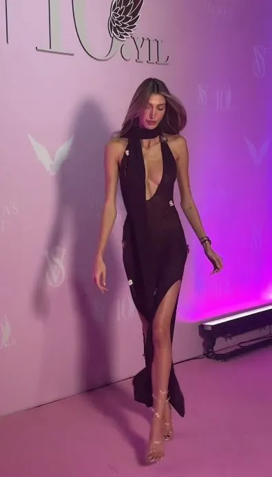 Şevval Şahin transparan stili ile Victoria's Secret gecesine damga vurdu