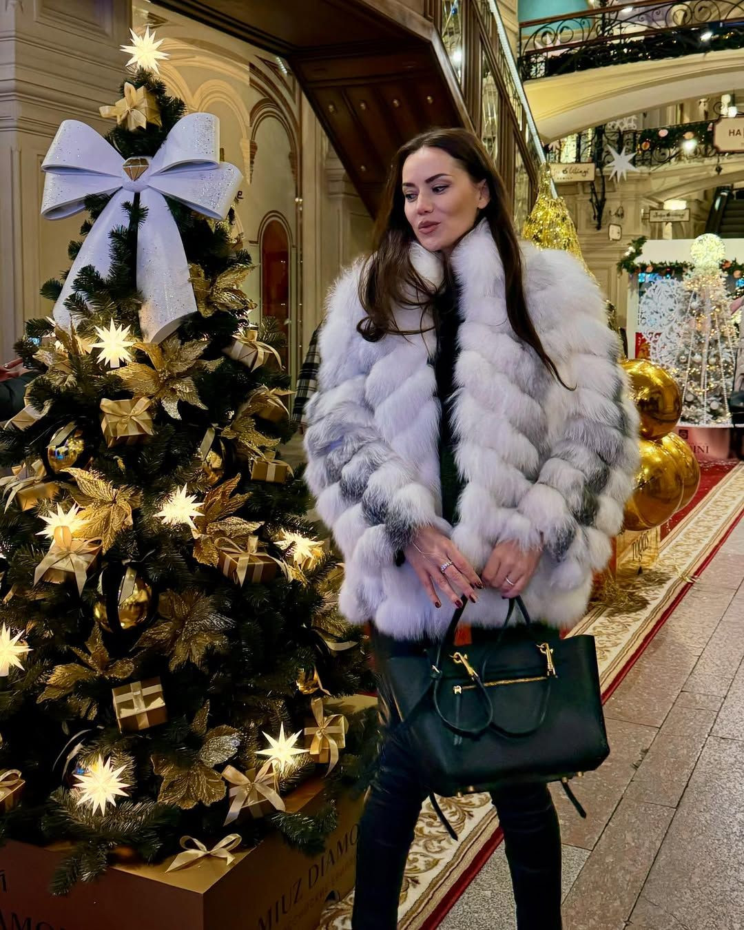 Fahriye Evcen'den Moskova'da aşk dolu paylaşım