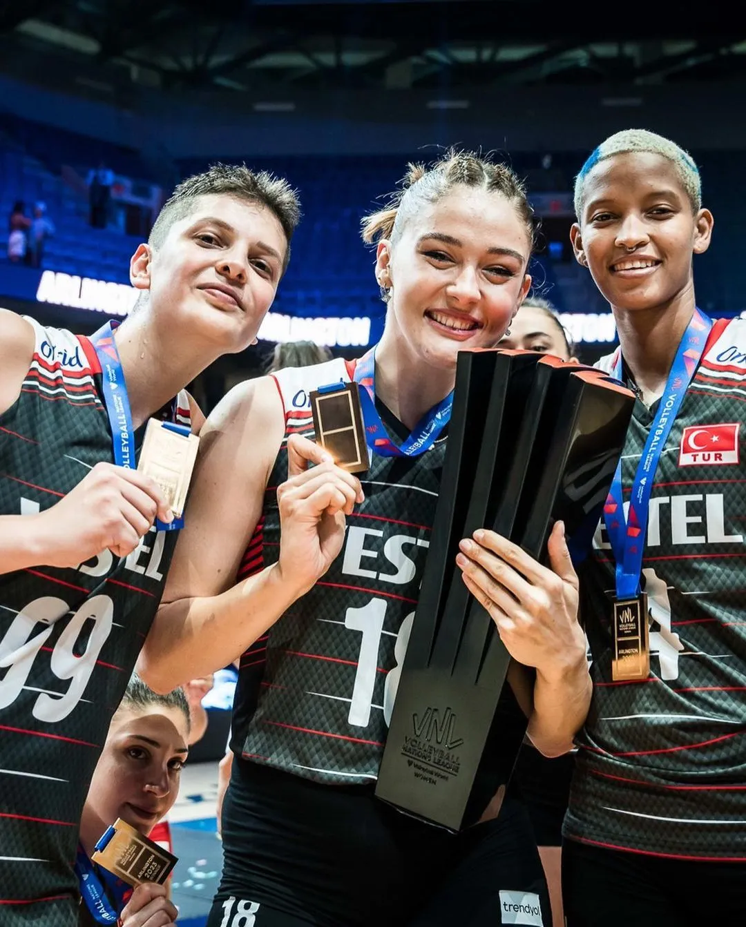 En zengin kadın voleybolcular belli oldu: Zehra Güneş ve Ebrar Karakurt listede