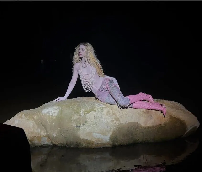 Aleyna Tilki'nin dikkat çeken yeni tarzı: Rock star!