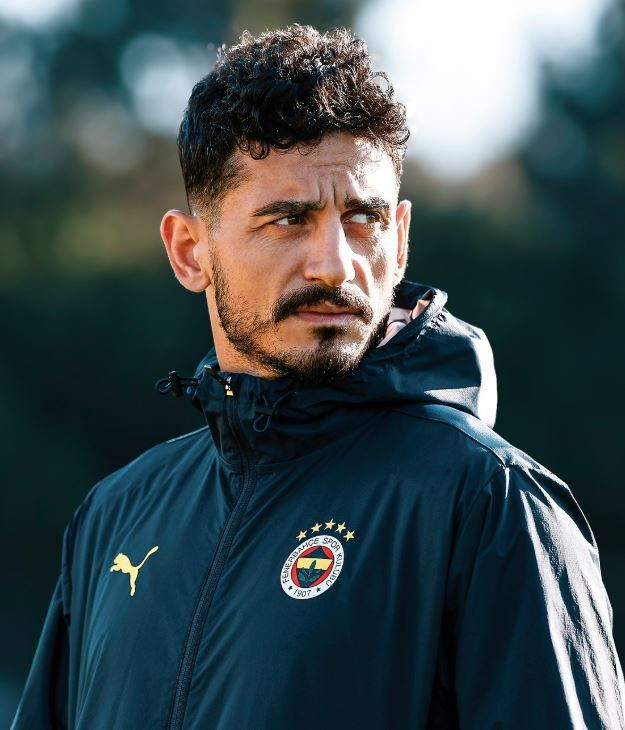 Sürpriz aşkı ilan ettiler! Fenerbahçeli Samet Akaydın ve sevgilisi Hazal Çağlar'dan ilk paylaşım