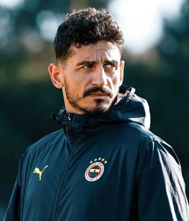 Sürpriz aşkı ilan ettiler! Fenerbahçeli Samet Akaydın ve sevgilisi Hazal Çağlar'dan ilk paylaşım