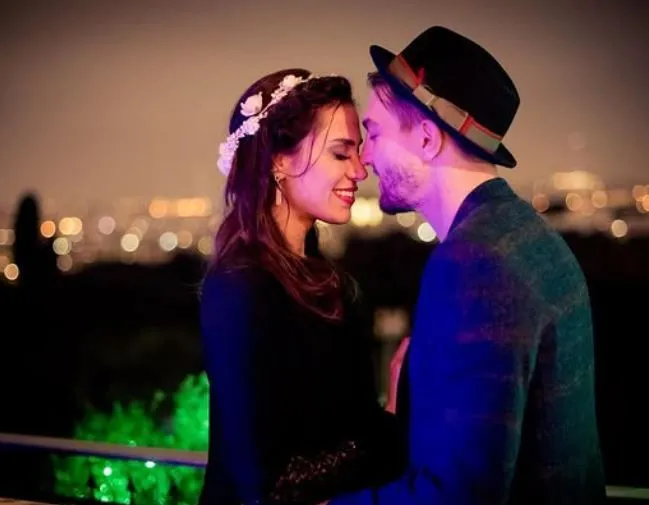 Caner Erkin'den, eşi Şükran Ovalı'ya romantik yıldönümü kutlaması: İyi ki bana 'evet' dedin
