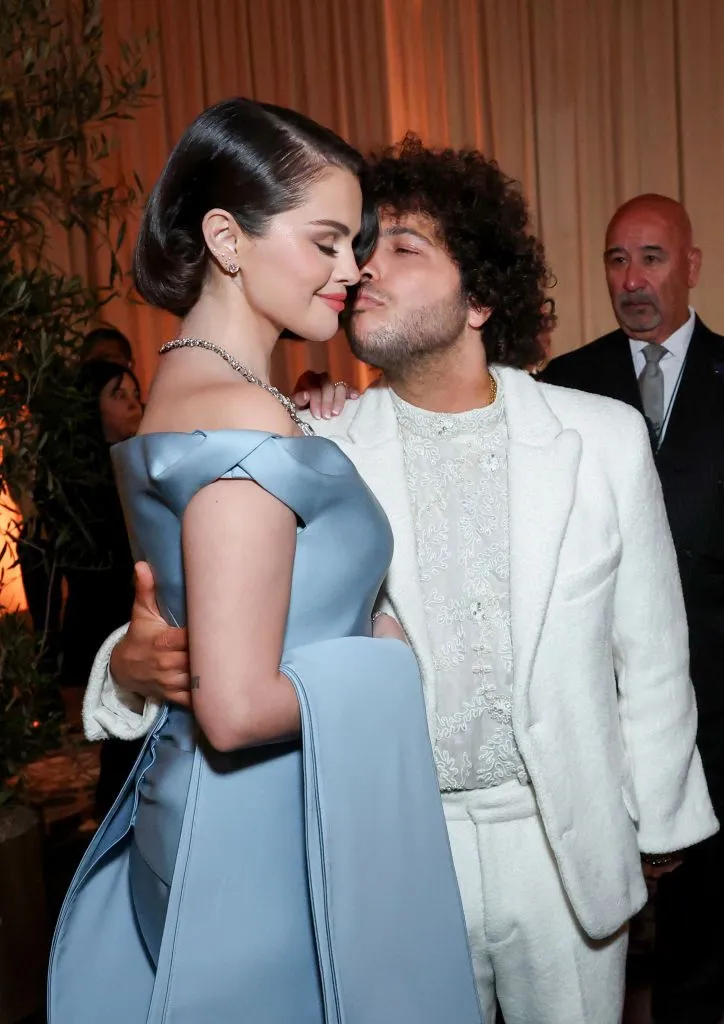 Selena Gomez, Altın Küre Ödül Töreni'ne nişanlısıyla katıldı