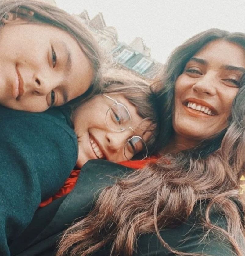 Tuba Büyüküstün ve Onur Saylak'ın kızları Maya ve Toprak, 13 yaşına girdi