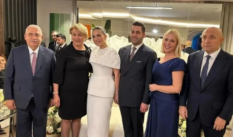 Sinan Engin'in mutlu günü: Kızı Elif Engin ile Ahmet Emin Ahlatcı nişanlandı