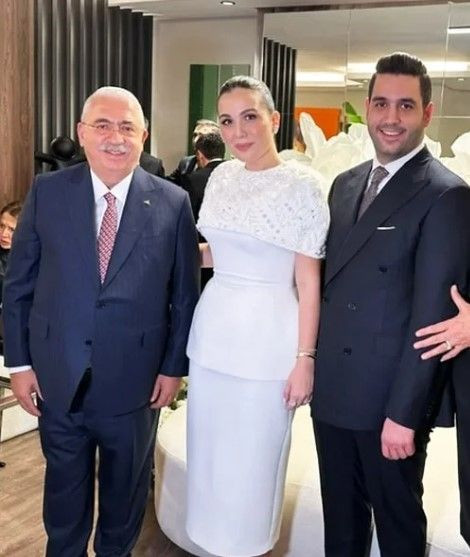 Sinan Engin'in mutlu günü: Kızı Elif Engin ile Ahmet Emin Ahlatcı nişanlandı Sinan Engin'in mutlu günü: Kızı Elif Engin ile Ahmet Emin Ahlatcı nişanlandı