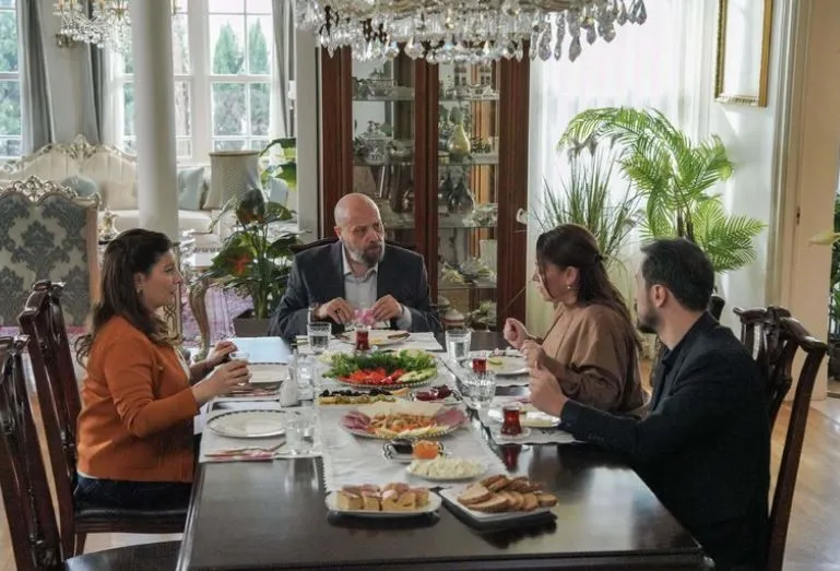Kızılcık Şerbeti 85. bölümden yeni fotoğraflar yayınlandı