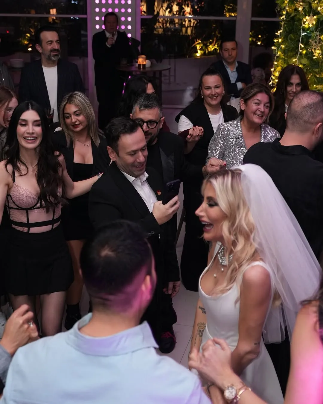 İrem Derici'den evlilik provası! Gelinlikle geldi...