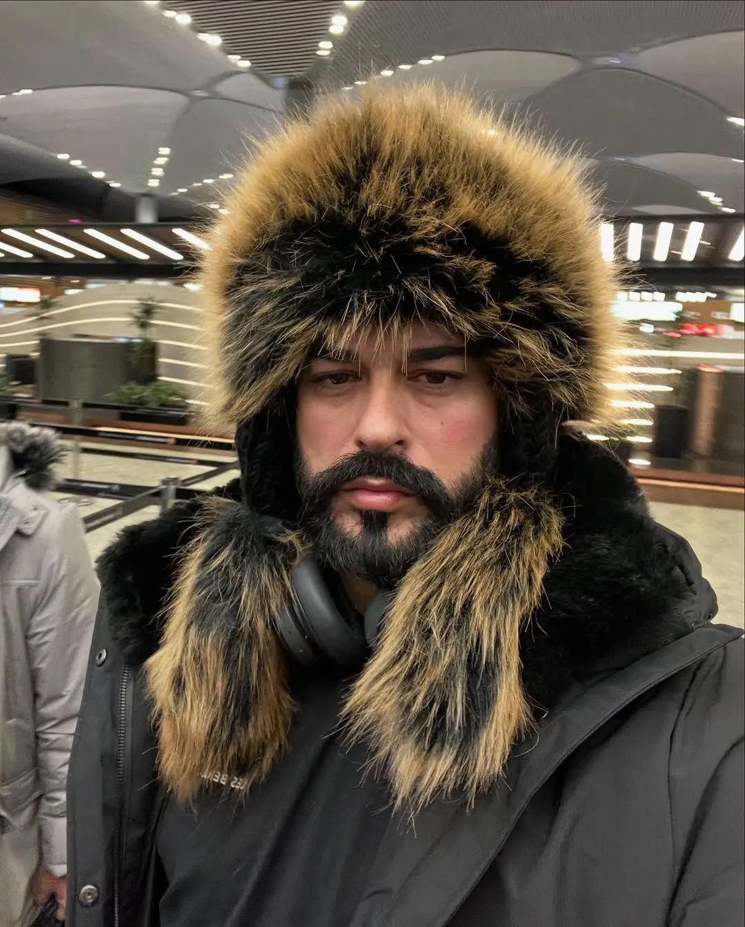 Burak Özçivit Moskova'da: Rus tarzı gündem oldu