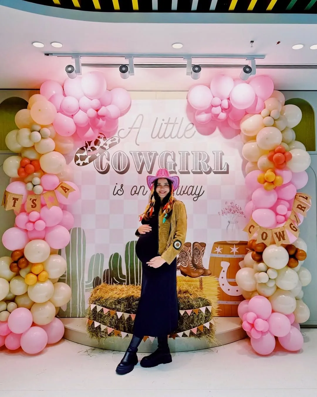 Zeynep Sever Demirel'e baby shower sürprizi