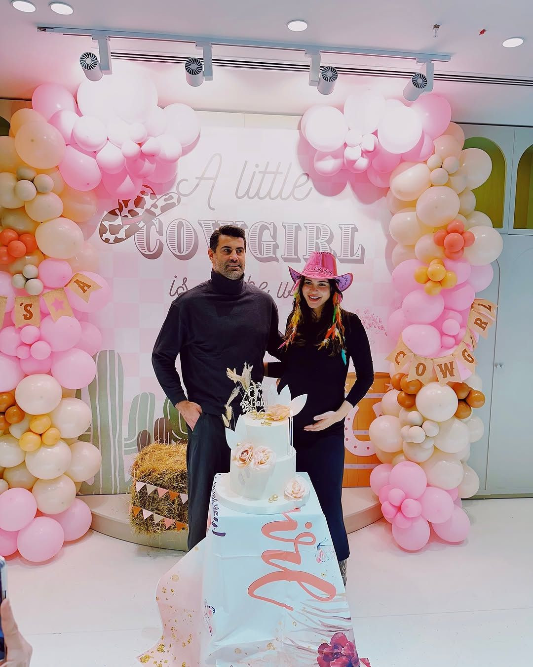 Zeynep Sever Demirel'e baby shower sürprizi