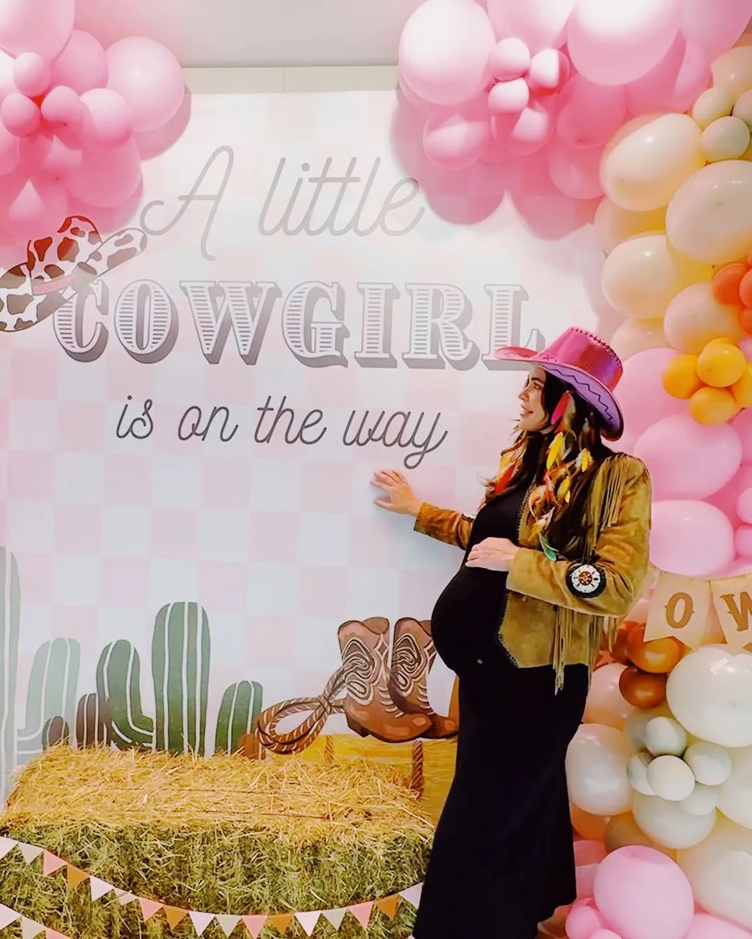 Zeynep Sever Demirel'e baby shower sürprizi