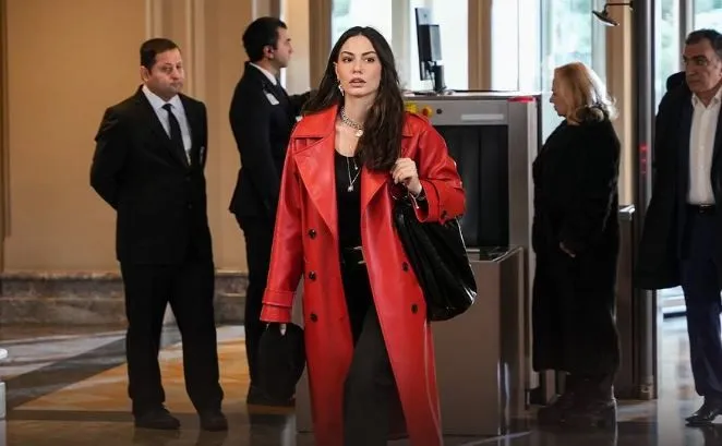 Eşref Rüya dizisinin tanıtımı yayınlandı! Demet Özdemir sesiyle büyüledi