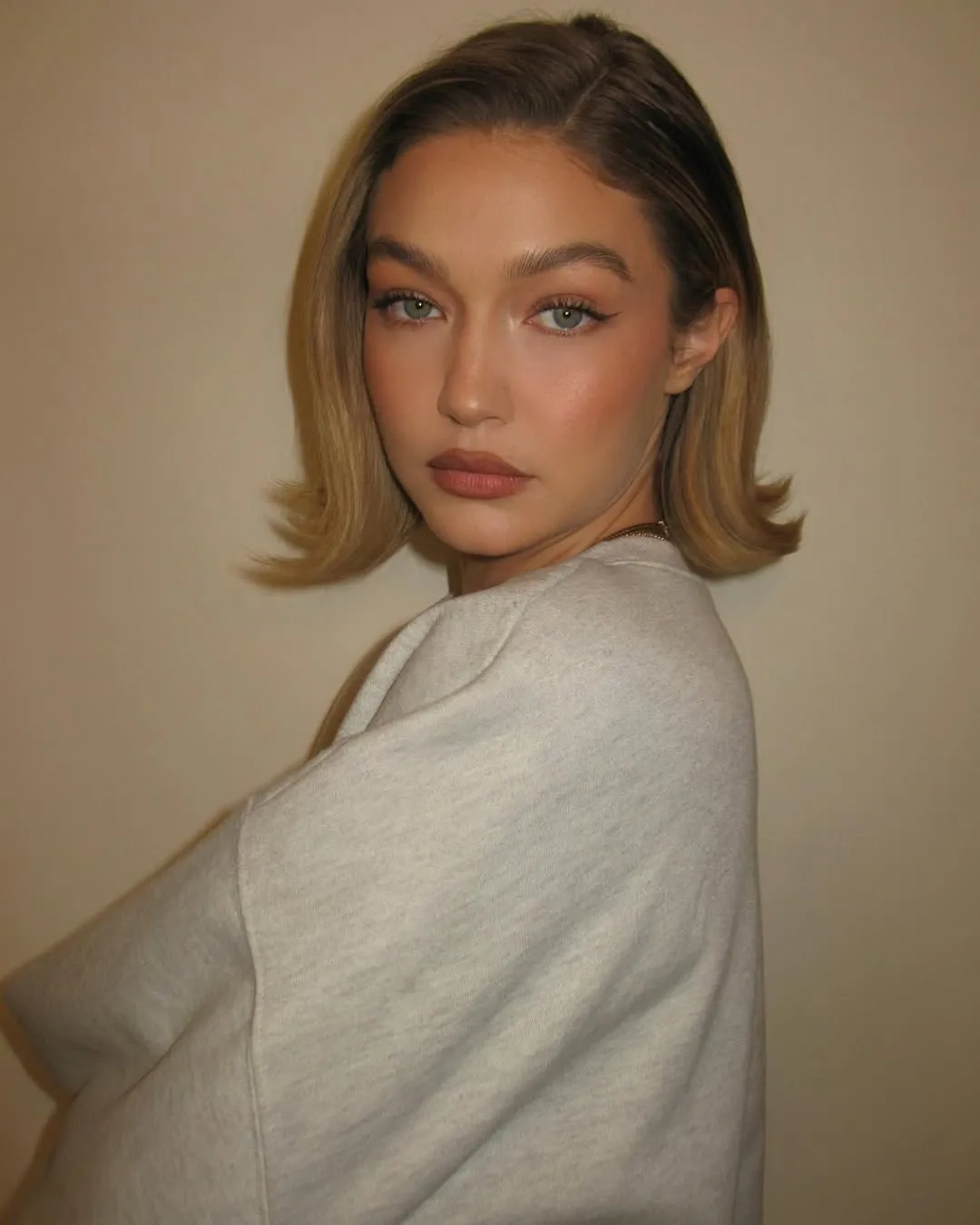 Gigi Hadid bu yılın en trend saç modeli ile: Dışarı doğru Bob