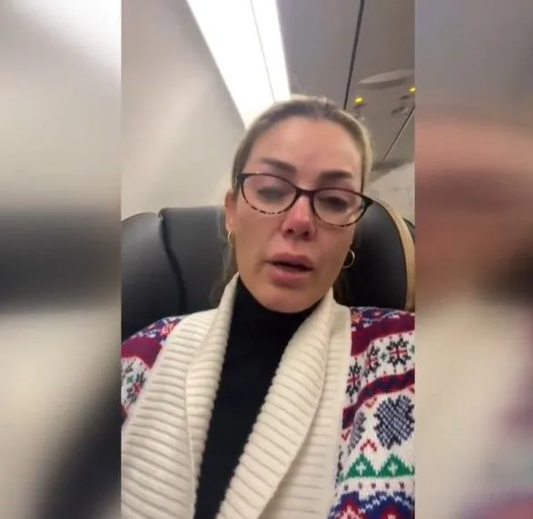 Petek Dinçöz acı haberi gözyaşları içinde duyurdu Petek Dinçöz acı haberi gözyaşları içinde duyurdu