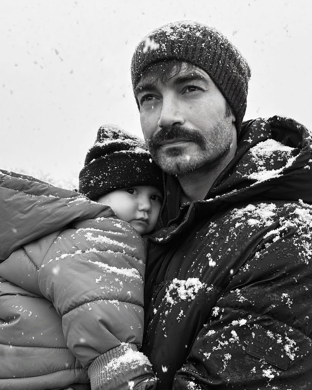Murat Ünalmış ve ailesinin kar keyfi