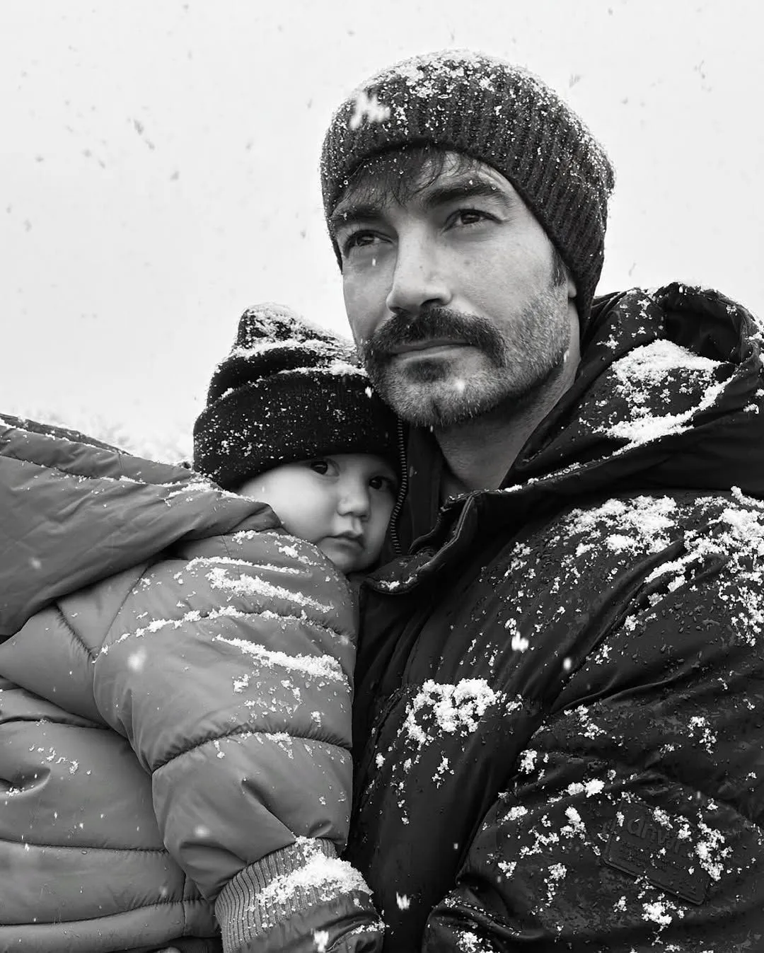 Murat Ünalmış ve ailesinin kar keyfi