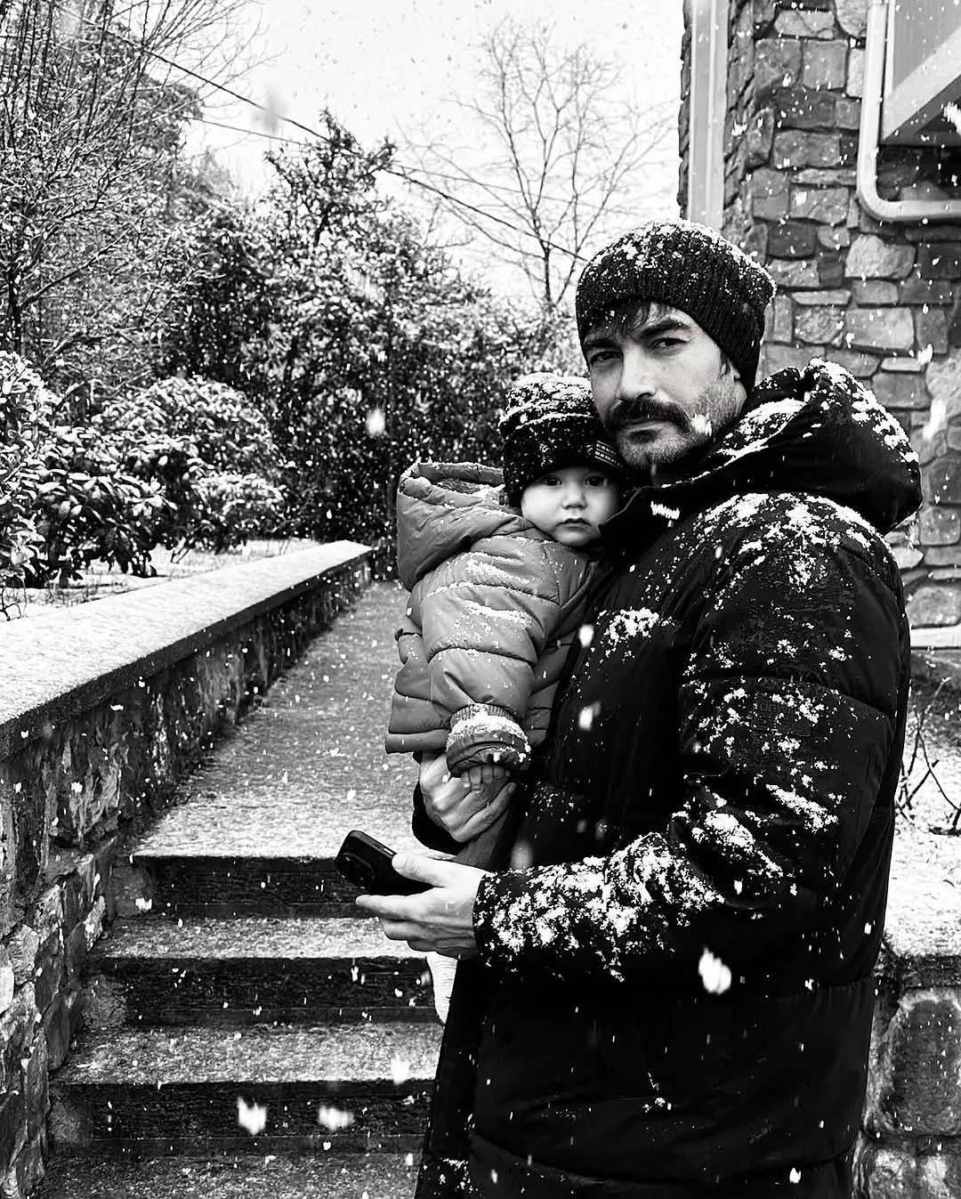 Murat Ünalmış ve ailesinin kar keyfi