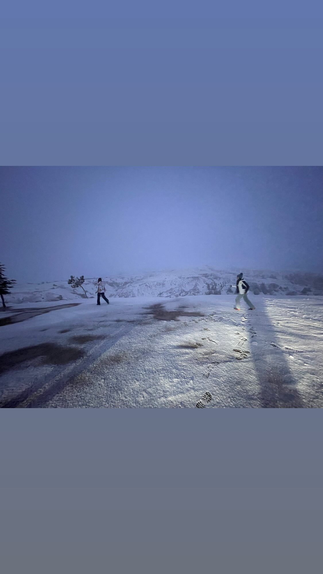 Tuba Büyüküstün ikizleriyle Kapadokya'da kar keyfi yaptı