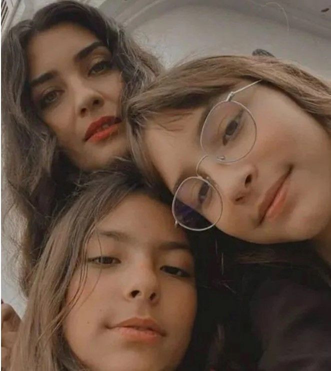 Tuba Büyüküstün ikizleriyle Kapadokya'da kar keyfi yaptı