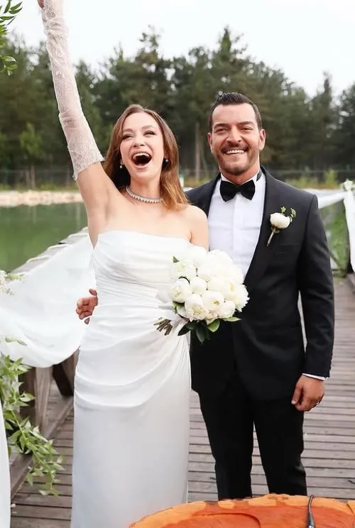 Anne olmak için gün sayan Buse Arslan’dan hamilelik pozları