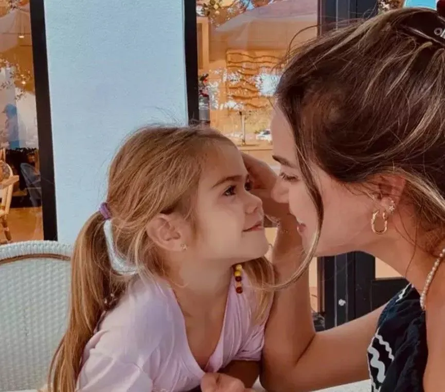 Ceyda Ateş, kızının adını neden Thalia koyduğunu açıkladı