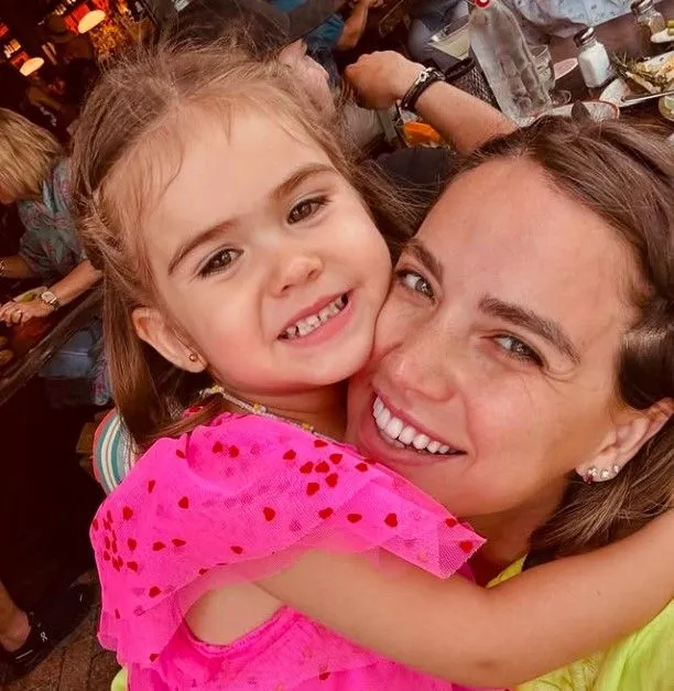 Ceyda Ateş, kızının adını neden Thalia koyduğunu açıkladı
