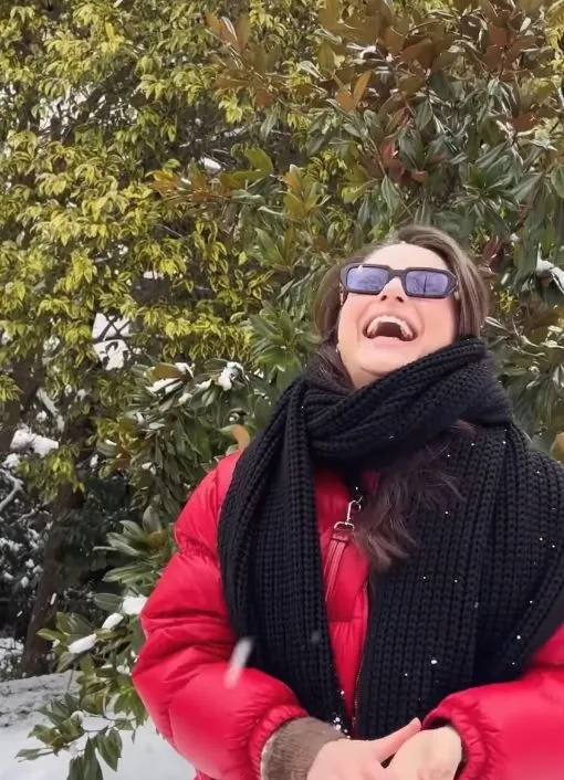 Oyuncu Ayça Ayşin Turan'ın kar pozları beğeni topladı