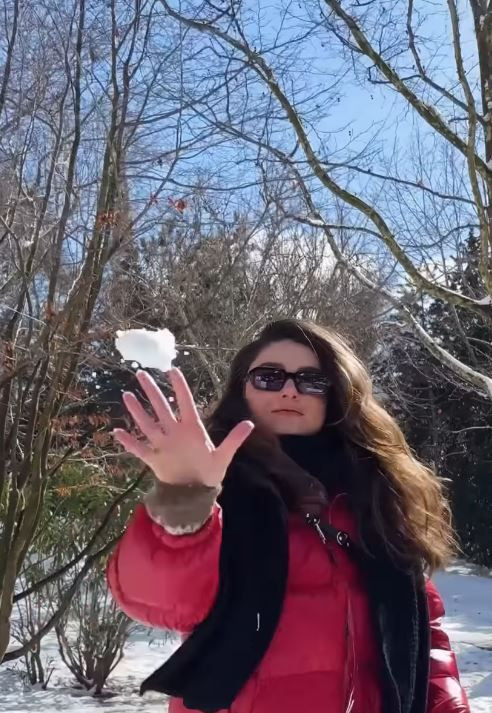 Oyuncu Ayça Ayşin Turan'ın kar pozları beğeni topladı
