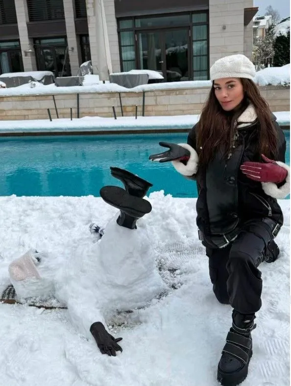 Bensu Soral'ın kardan adamına beğeni yağdı
