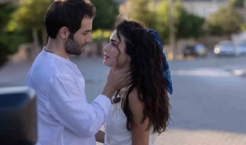 Oyuncu Burak Berkay Akgül, 28 yaşına girdi! Sevgilisinden romantik kutlama
