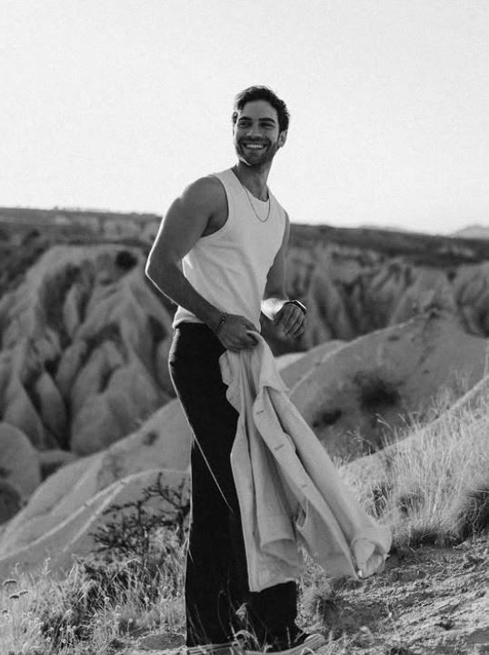 Oyuncu Burak Berkay Akgül, 28 yaşına girdi! Sevgilisinden romantik kutlama
