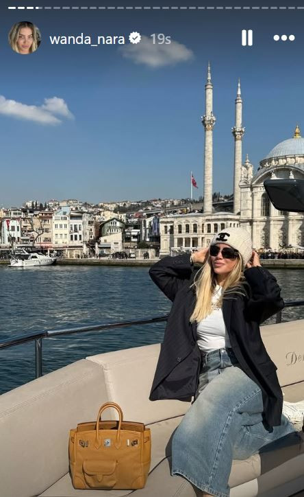 Wanda Nara 'Yılın kadını' ödülünü aldı! Pembe elbisesi ile dikkat çekti