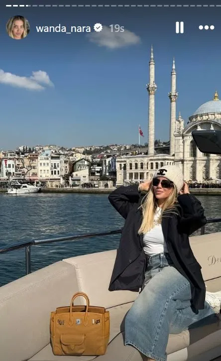 Wanda Nara 'Yılın kadını' ödülünü aldı! Pembe elbisesi ile dikkat çekti