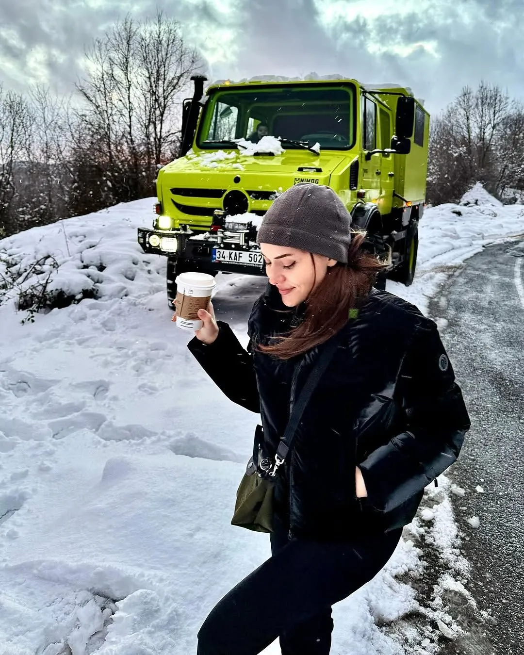 Fahriye Evcen kara doyamadı! Peş peşe paylaştı...