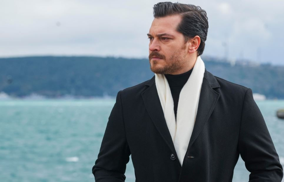Demet Özdemir'den Eşref Rüya'daki rol arkadaşı Çağatay Ulusoy'a övgü: Çok naif, kibar