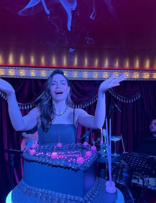 Demet Özdemir'den yeni yaşına özel pozlar: "Hoş gel 33, ruhum hala 17 "