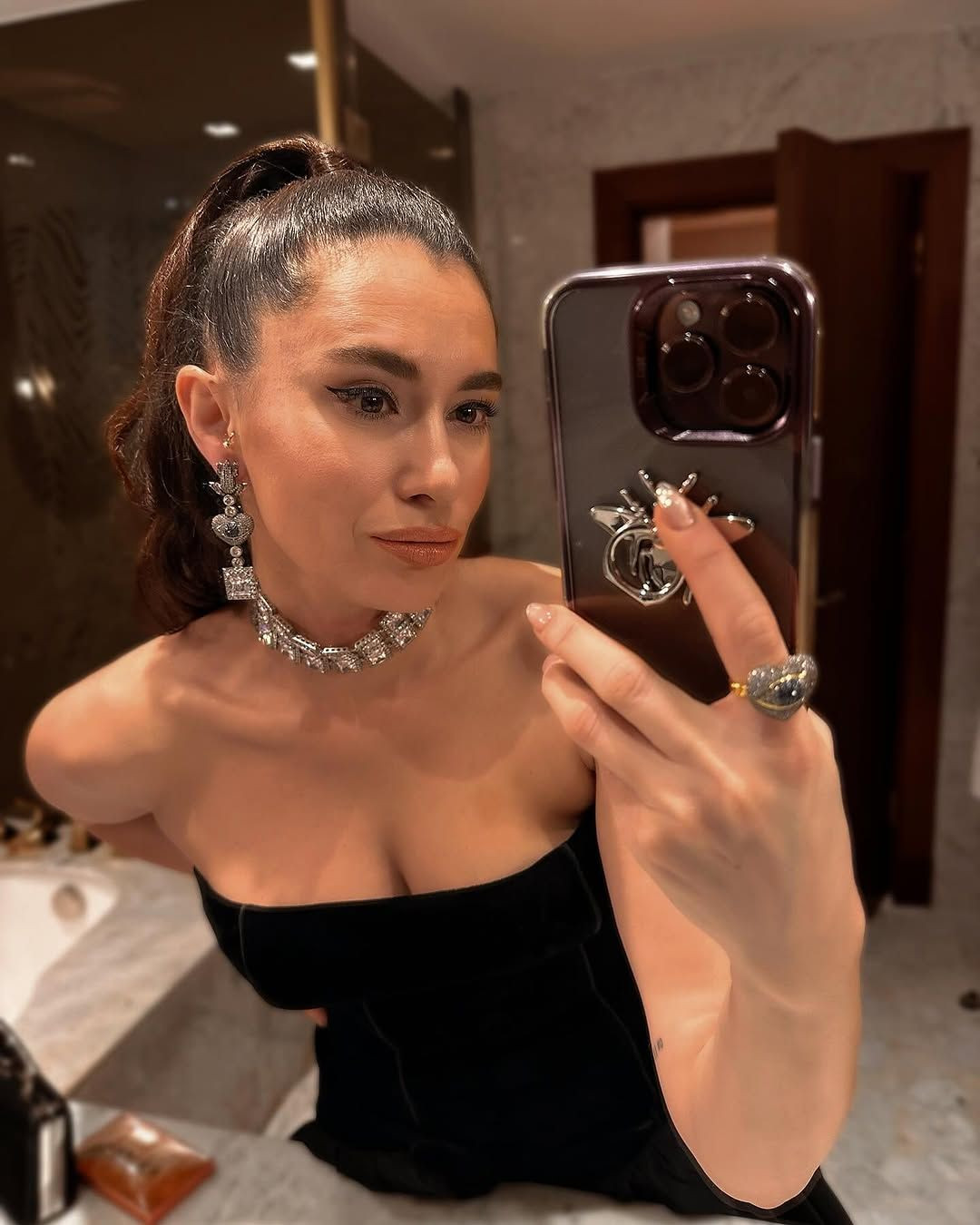 Hande Doğandemir'in Dubai pozlarına beğeni yağdı