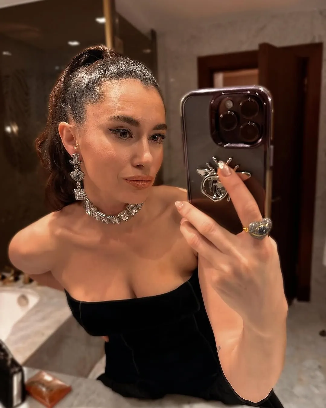 Hande Doğandemir'in Dubai pozlarına beğeni yağdı