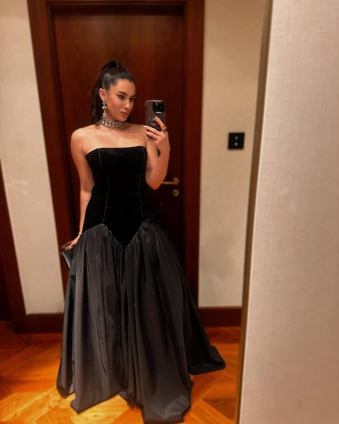 Hande Doğandemir'in Dubai pozlarına beğeni yağdı