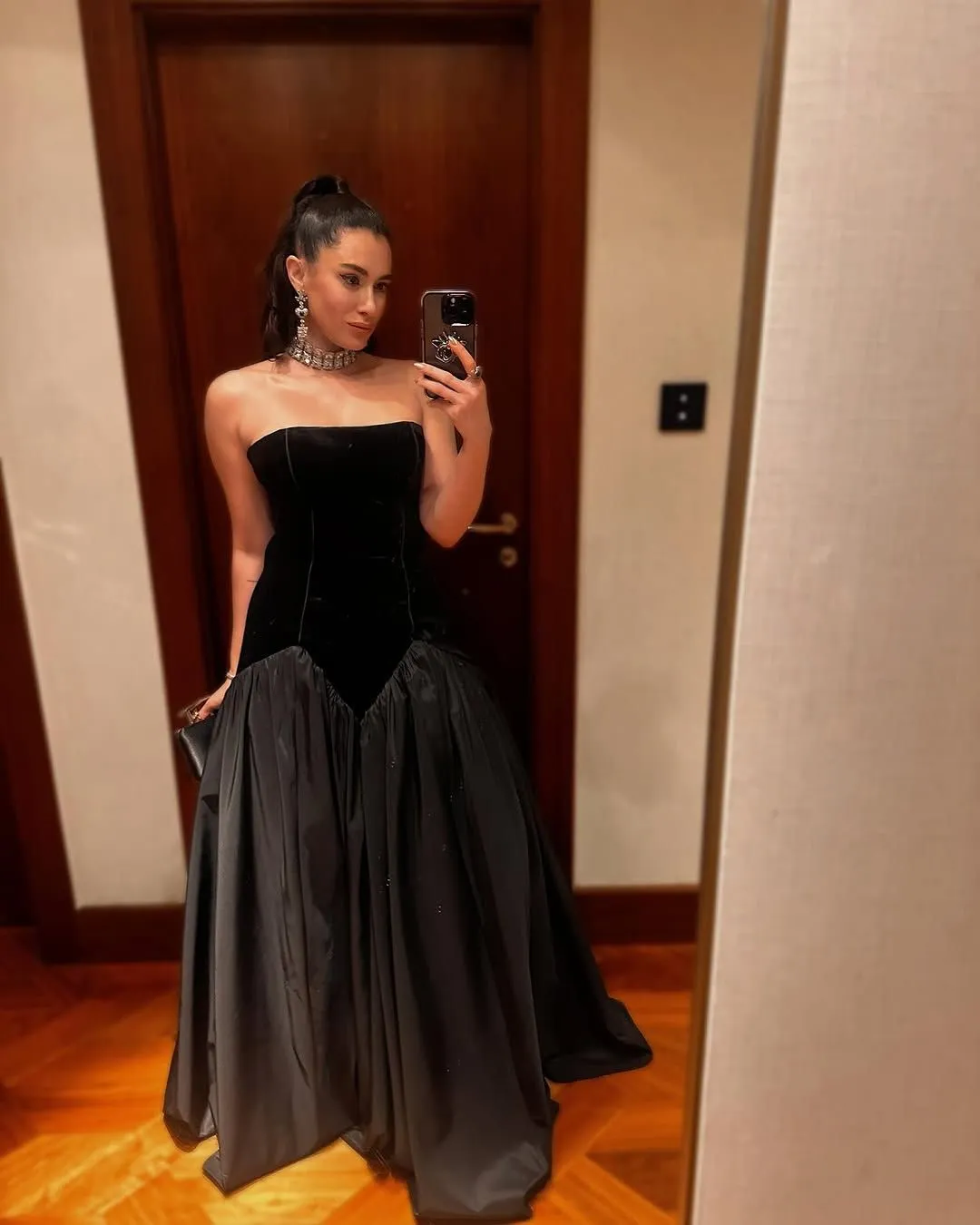 Hande Doğandemir'in Dubai pozlarına beğeni yağdı