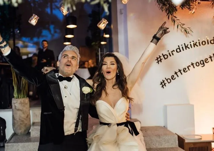 Gökçe Bahadır ile eşinden romantik evlilik yıldönümü kutlaması
