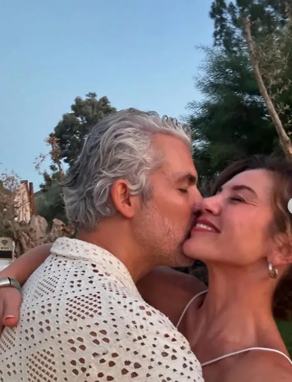 Gökçe Bahadır ile eşinden romantik evlilik yıldönümü kutlaması