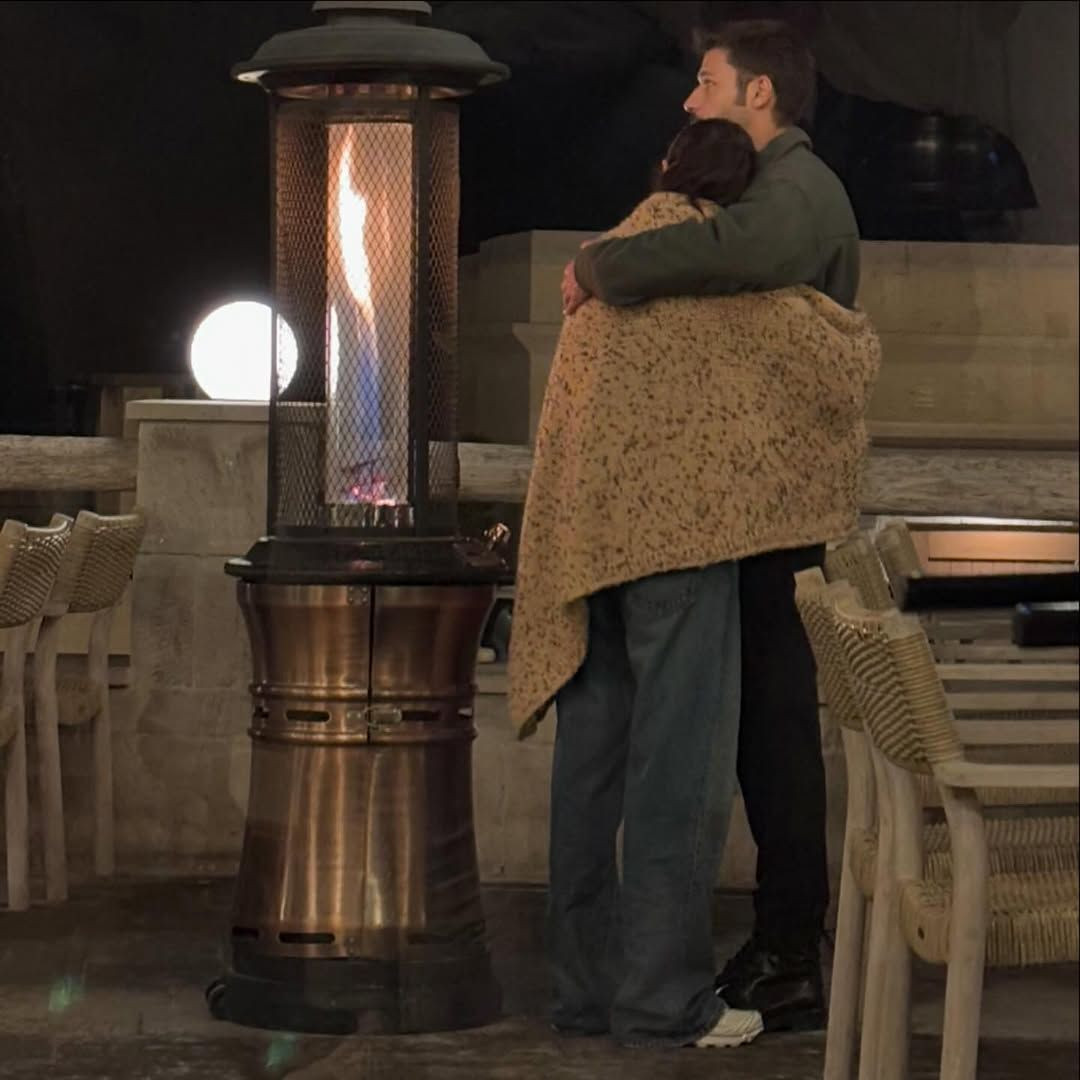 Kubilay Aka ile Hafsanur Sancaktutan çiftinden romantik poz